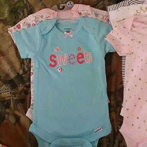 0-3 month Gerber onesies never worn